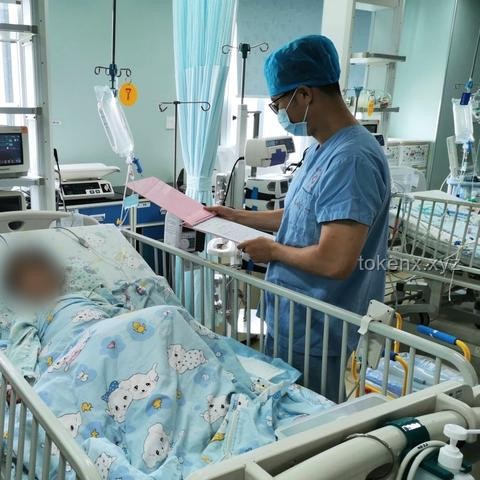 小伙亚硝酸盐中毒后尿液竟变蓝色？了解背后的真相！