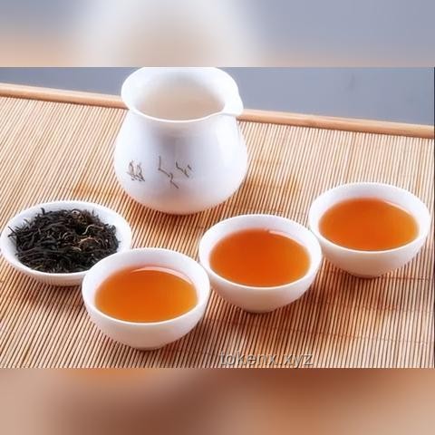小伙亚硝酸盐中毒后尿液竟变蓝色？了解背后的真相！